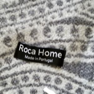 Roca Home  Portugal  50"×67" Newplaids Throw